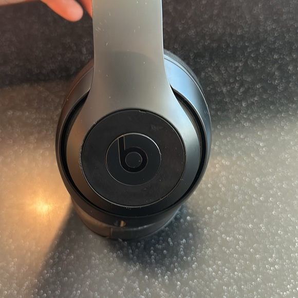 Beats Studio3 Over-Ear Noise Canceling Bluetooth Wireless Headphones Black - Picture 3 of 6